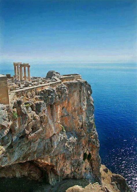 Η ρόδος είναι ένα νησί της ελλάδας που βρίσκεται στο νοτιοανατολικό αιγαίο και ανήκει στα δωδεκάνησα. Λινδος, Ρόδος | Greece, Greece travel, Places to travel