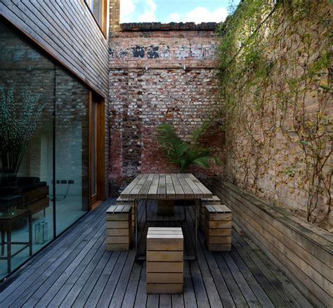 Tricks To Make Your Walled Courtyard Look Bigger Houzz Nz