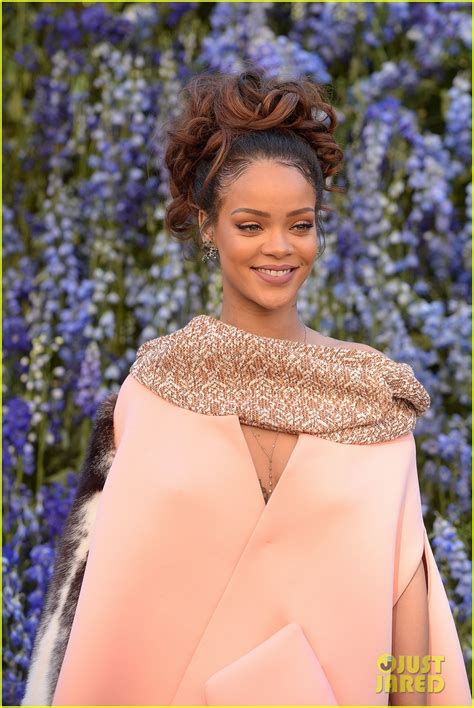 Rihanna Stuns In Over Sized Pink Coat At Dior Pfw Show Photo 3475765