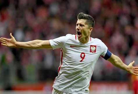Robert lewandowski of poland during the 2018 fifa world cup russia group h match between poland and senegal at spartak. Lewandowski realizó millonaria donación para combatir el ...