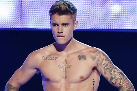 justin bieber strips down to his boxers at nyfw [photos]