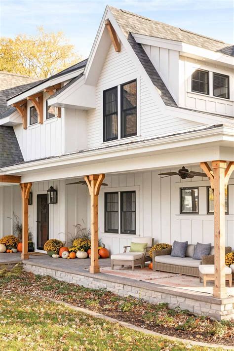 Tour A Modern Casual Farmhouse With Breathtaking Interiors In