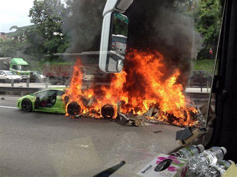 Malaysians Show Their Ugly Side At Death Of Singaporeans In Porsche Crash