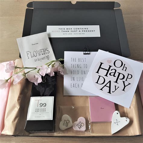 Forced to come back when her father becomes ill. Bestel zo'n leuk huwelijkskadootje vol liefde en geluk ...