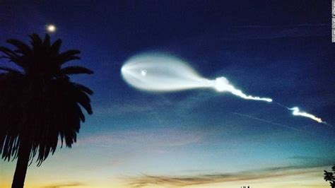 El Extraño Fenómeno Que Se Vio En El Cielo Era Un Cohete De Spacex Cnn