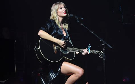 Watch Taylor Swift Perform ‘betty For The First Time At The 2020 Acm