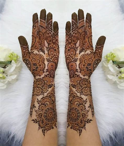 Minimalistic Arabic Mehndi Design Ideas For Intimate Weddings