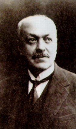 Italo svevo prende il modello del dramma borghese e, senza abbandonarlo, vi inserisce lo squilibrio e l'irregolarità, rivelando i dissapori che si nascondono sotto le convenzioni borghesi. Bugs eat books: 'Corto viaje sentimental' de Italo Svevo