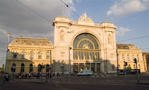 Bkv metró, villamos, busz, troli, hév útvonaltervező. BKV at Budapest-Keleti