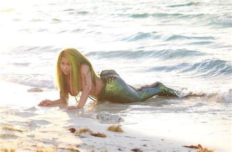 Watch Nicki Minaj Go Topless As A Mermaid For Bed Music Video With Ariana Grande Catch News