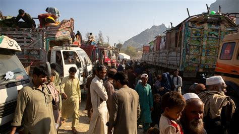 پاکستان حدود ۱۵ هزار مهاجر افغان در یک شبانه روز گذشته به افغانستان