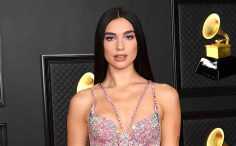 Check out full gallery with 1295 pictures of dua lipa. Dua Lipa roba suspiros en la alfombra de los Grammy - Que ...