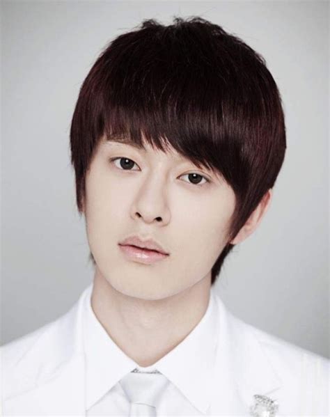 The shaved portions are not as short as those of the undercut. good-korean-men-short-hairstyles-images #hairstyles # ...