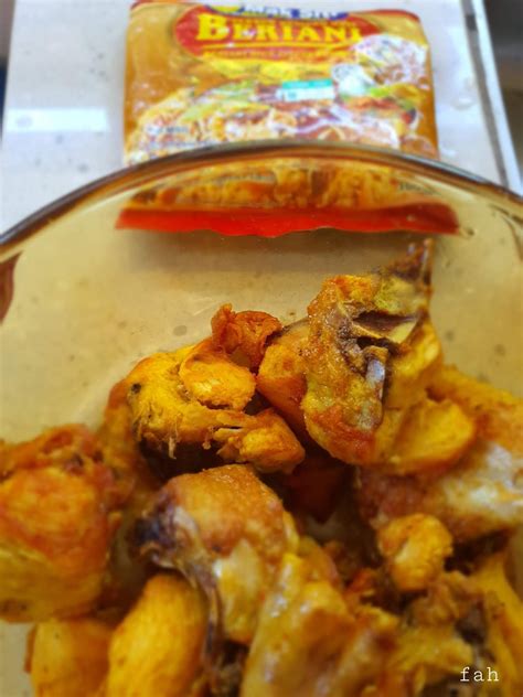 Tampilan menarik pada penyajian masakan ayam. Memory ZiaSaf: Rasa Dapur KakJee (333) - Ayam Masak Beriani