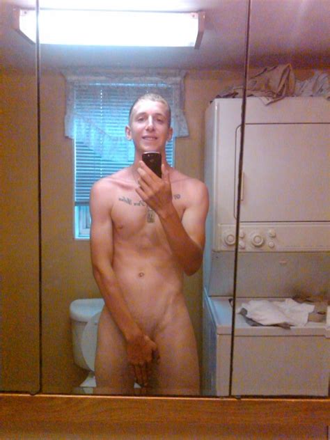 Skinny Gay Dannyperv Poses Naked On Webcam Mrgays