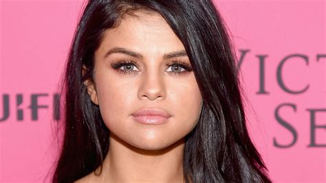 Selena Gomez Hates Dating Just As Much As We Do