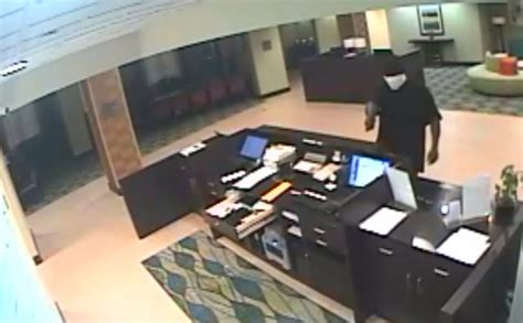 Port Wentworth Police Looking For Hotel Robbery Suspect