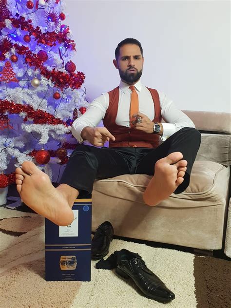 Homofox Master Caramel Bare Men Male Feet Barefoot Men