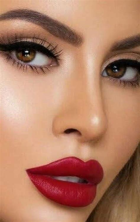 pin by hettiën on alluring lips red lips makeup look red lip makeup beautiful lips