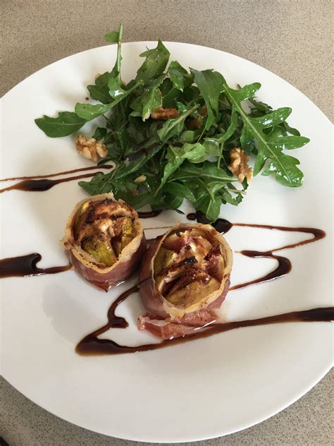 Baked Figs With Prosciutto And Goats Cheese