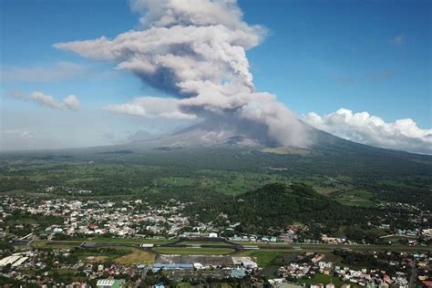 Mount Mayon Thousands More Flee Homes As Philippines Most Active