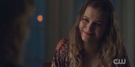 Tiera Skovbye On ‘riverdale Fan Theories And Pollys Mysterious Farm