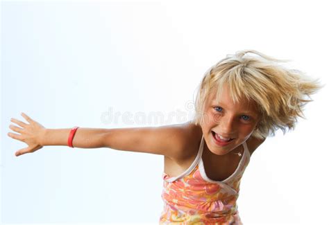 Menina Feliz Bonita Ao Ar Livre Foto De Stock Imagem De Caucasiano