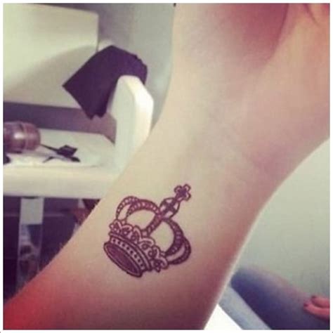 40 Glorious Crown Tattoos And Meanings