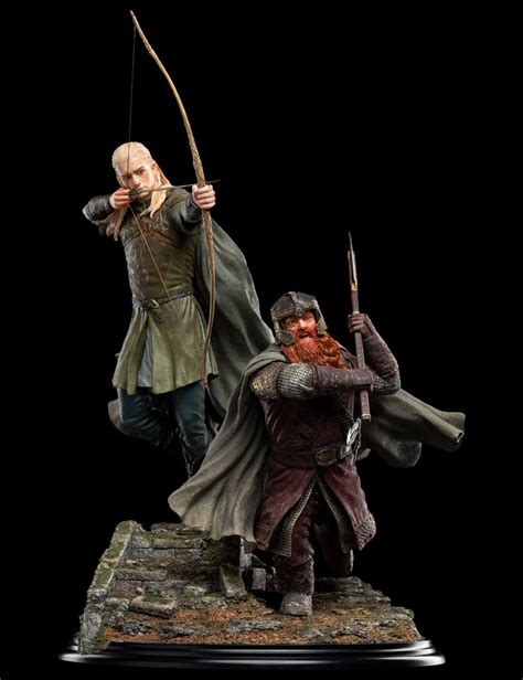Gimli schließt während der ereignisse des herrn der ringe freundschaft zum elben legolasund erhält daher den beinamen „elbenfreund. Legolas and Gimli at Amon Hen - Herr der Ringe - 1/6 Scale ...