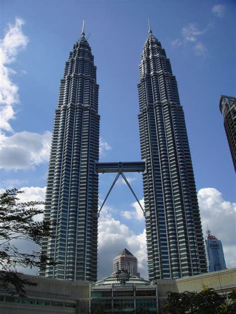 Top 10 Tallest Skyscrapers Of The World 2012 Omg Top Tens List