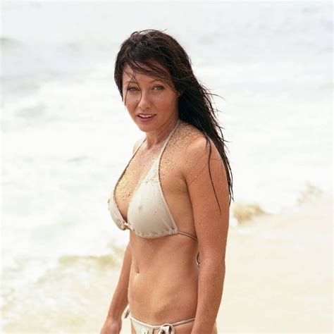 Hot Sexy New Shannen Doherty Bikini Pics