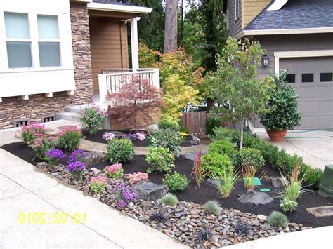 20 Tiny Front Yard Landscaping Homyhomee