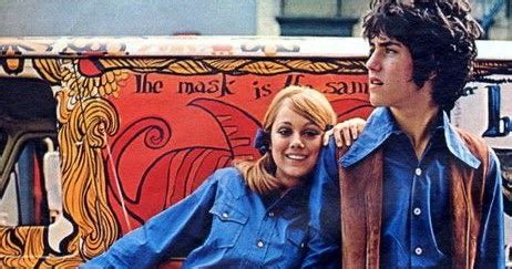 Martens e catene al collo. Hippie style - Abbigliamento anni '70 per la moda ...