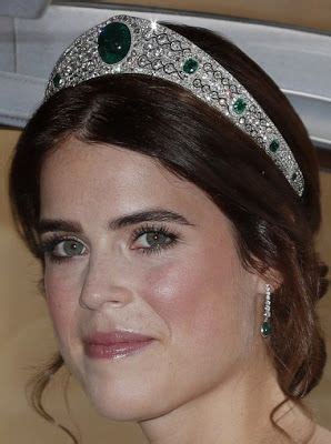 Oktober 2018 geben sich princess eugenie wears queen's emerald tiara for royal wedding. Margaret Greville's Emerald Tiara | Haarschmuck