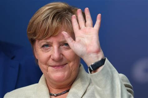 Grosser Zapfenstreich Diese Lieder Wünscht Sich Angela Merkel Zum