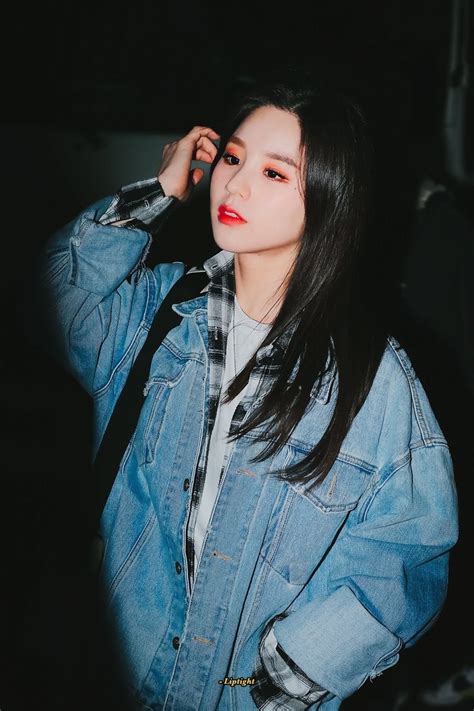 Heejin Loona Discovered By 𝐕𝐄𝐄 On We Heart It