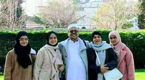 5 Potret Syarifah Najwa Shihab Dan Keluarga Habib Rizieq 2
