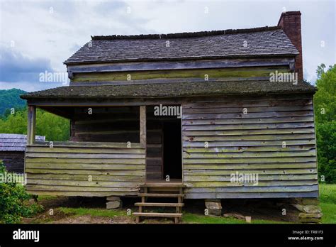 An Old Settlers Homestead Cabin In Cades Cove Valley In Tennessees