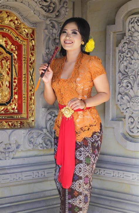 Pin Oleh Indah Srie Di Kebaya Pakaian Wanita Model Pakaian Wanita Kebaya Bali
