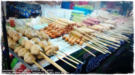 The whole row of shoplots were empty and dark, but kip mall was open and you can find. Pesta Makanan Thailand-Malaysia di KIP Mall Kota Warisan