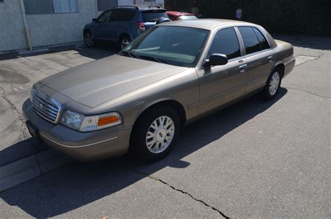 See photos, specs and safety information. Ford Crown Victoria LX (2005) review - AutoWeek.nl