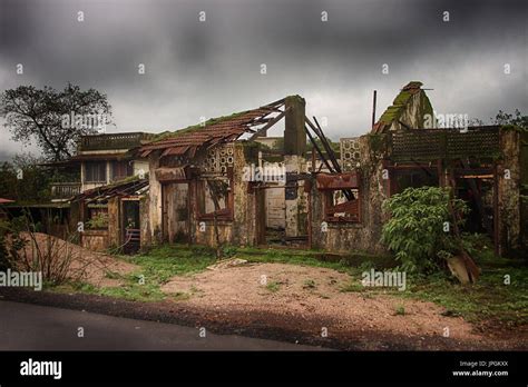 Broken House Hi Res Stock Photography And Images Alamy