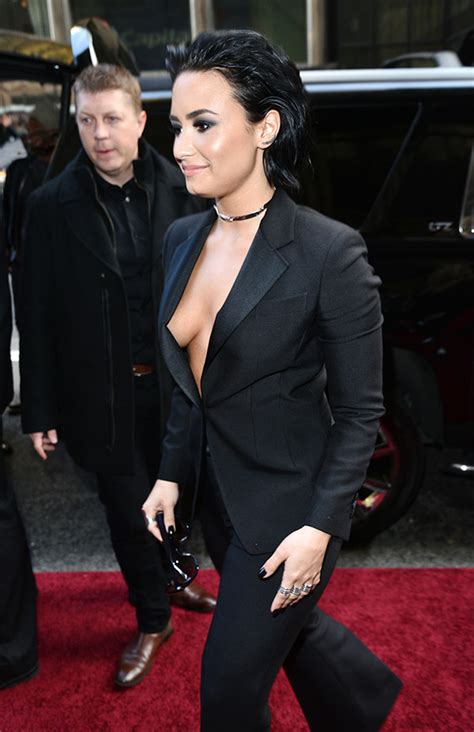 Pics Demi Lovatos Cleavage Pop Star Goes Braless In Dangerously Low