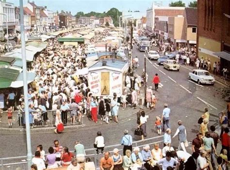 busy day great yarmouth market place 1970 s great yarmouth seaside holidays holiday memories