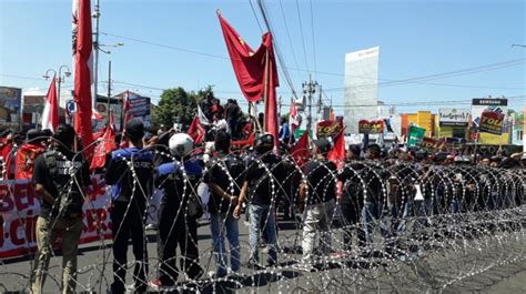 11 tahun 2020, alasan phk yang dapat digunakan perusahaan dituangkan dalam pasal 81 pekerja/buruh mengundurkan diri atas kemauan sendiri. DPR Bahas RUU Omnibus Law Cilaka saat Wabah Corona karena Ini