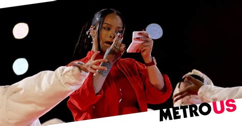 rihanna fans lose it as she whips out fenty powder mid super bowl performance trendradars