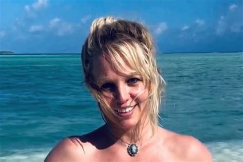 Britney Spears Pose Nue Et S En Balance