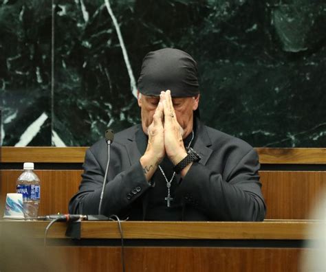 Hulk Hogan Prays On The Stand During Shocking Sex Tape Trial