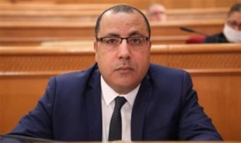 بعد تجميد عمل البرلمان وإقالة رئيس الحكومة، أقال الرئيس التونسي قيس سعيّد وزيري الدفاع والعدل. رئيس وزراء تونس فى ثالث يوم للتظاهر: لا مجال لبث الفوضى