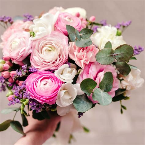 Your Guide To Gorgeous Ranunculus Wedding Flowers Rose Hill Flowers